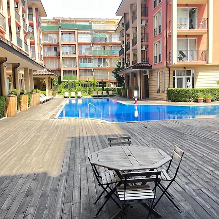 One-bedroom Near Cacao In Sunny View Complex דירה *